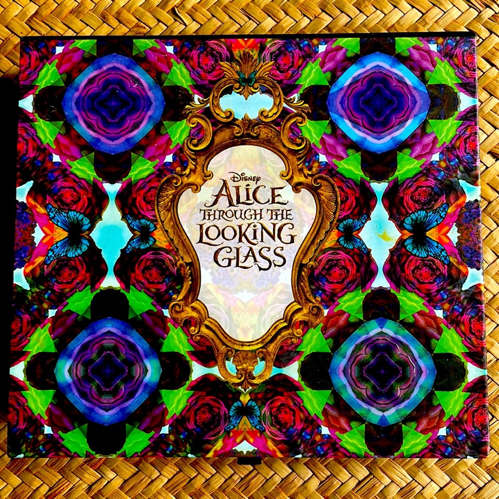 Urban Decay Eyeshadow - Alice Through the Looking Glass